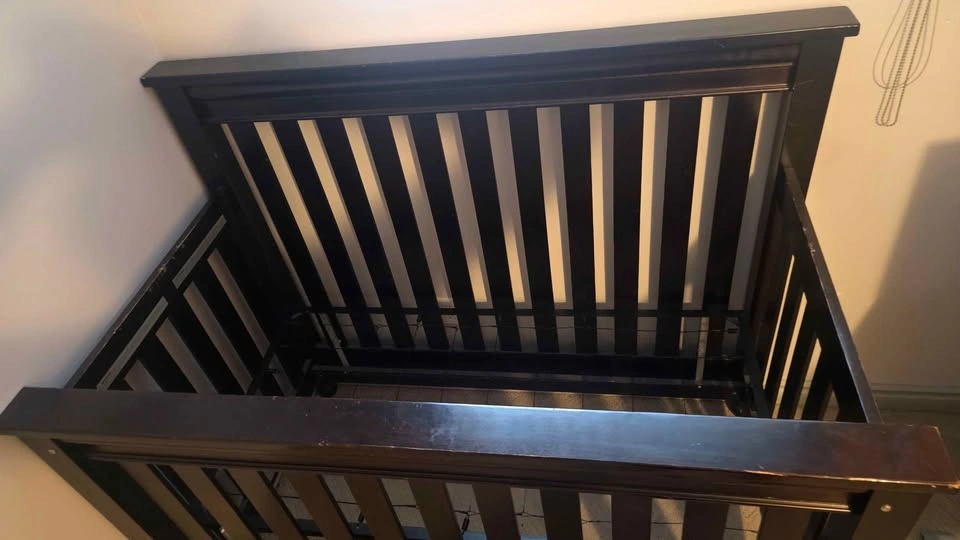 Wooden baby crib - photo 2