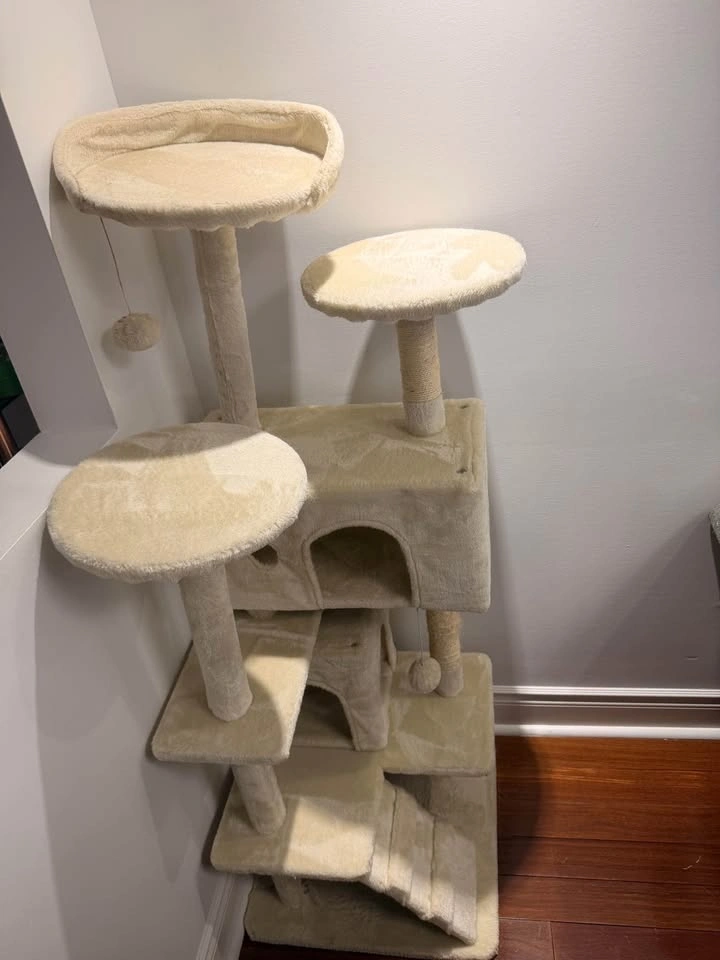 Cat Tower - photo 2