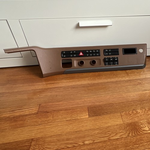 2018 Freightliner Cascadia Instrument Panel - Brown