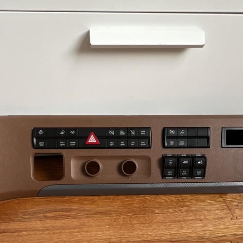 2018 Freightliner Cascadia Instrument Panel - Brown - photo 3
