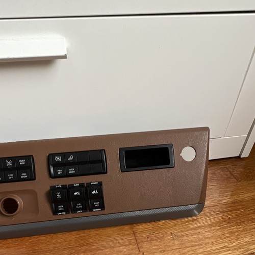 2018 Freightliner Cascadia Instrument Panel - Brown - photo 4
