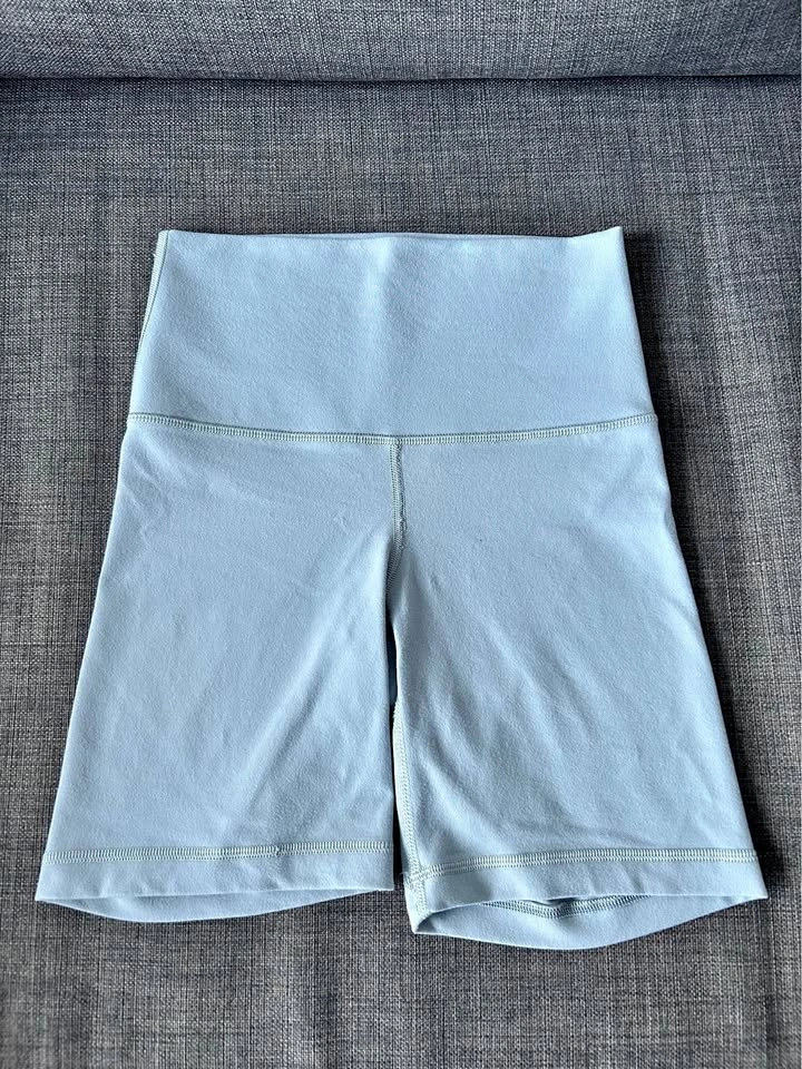 Aritzia TNA - Dune Blue Biker Shorts (XS)