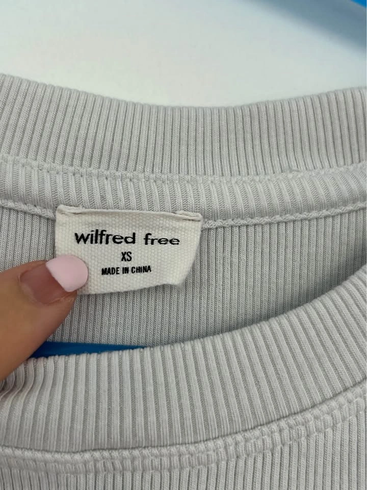 Aritzia Wilfred - Light Blue Ribbed T-Shirt (XS) - photo 2