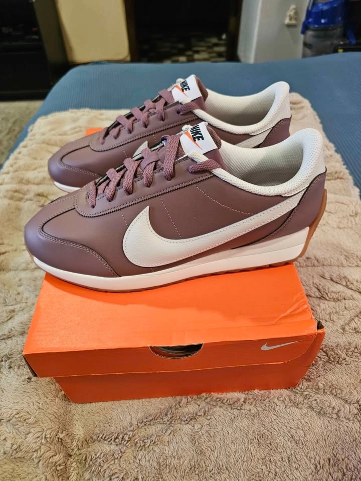 Brand new in box Nike Pacific Leather (Size 10.5 Women / 9 Men) - photo 3