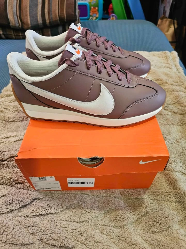 Brand new in box Nike Pacific Leather (Size 10.5 Women / 9 Men) - photo 4