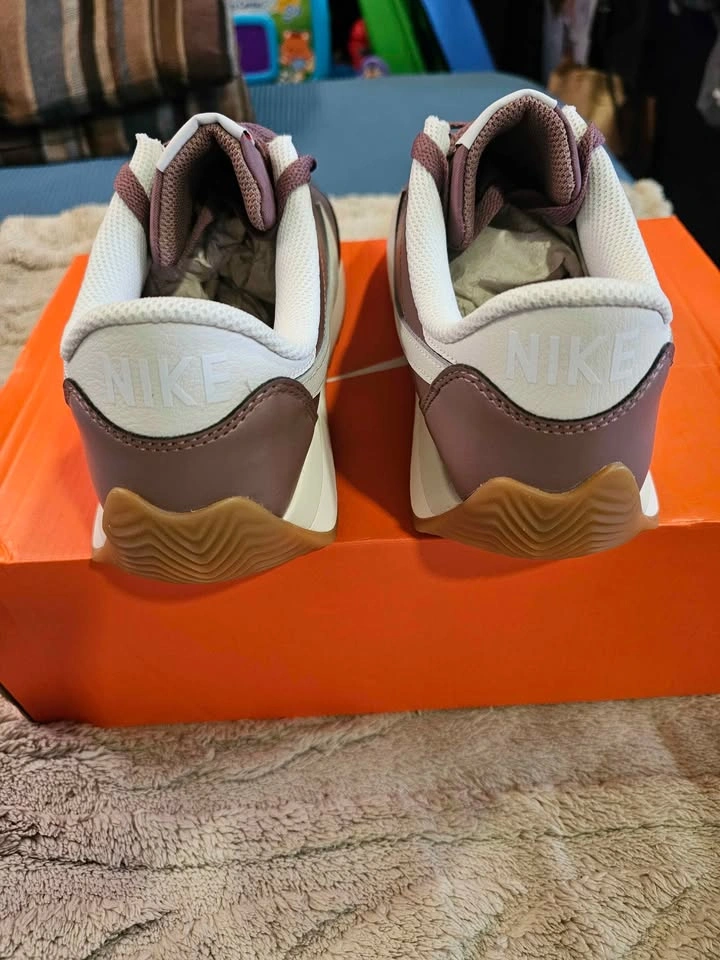 Brand new in box Nike Pacific Leather (Size 10.5 Women / 9 Men) - photo 5