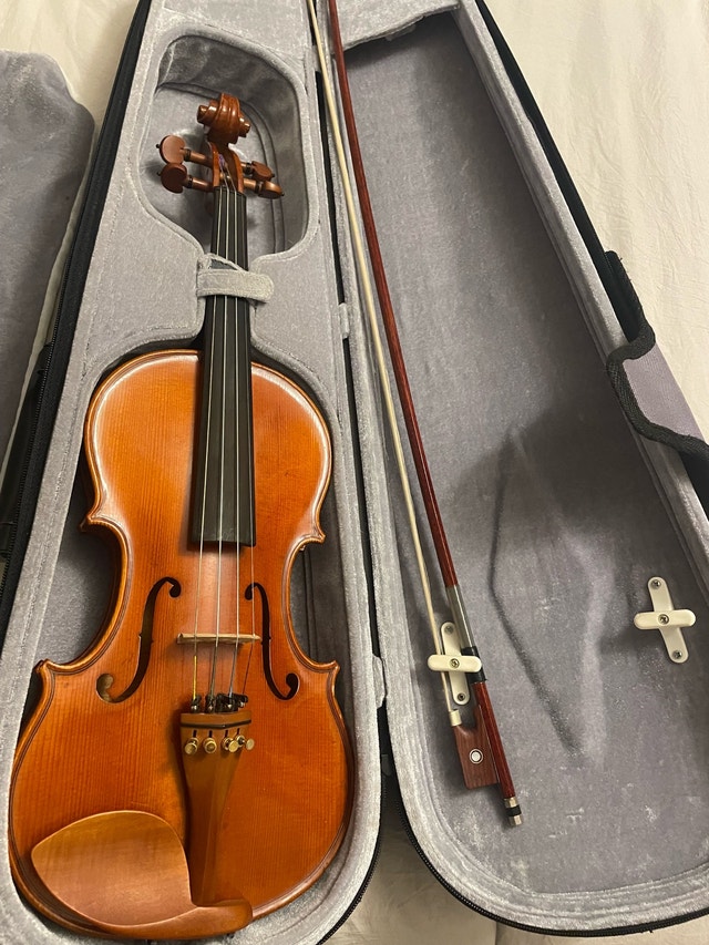 3/4 Size Violin with Case and Bow