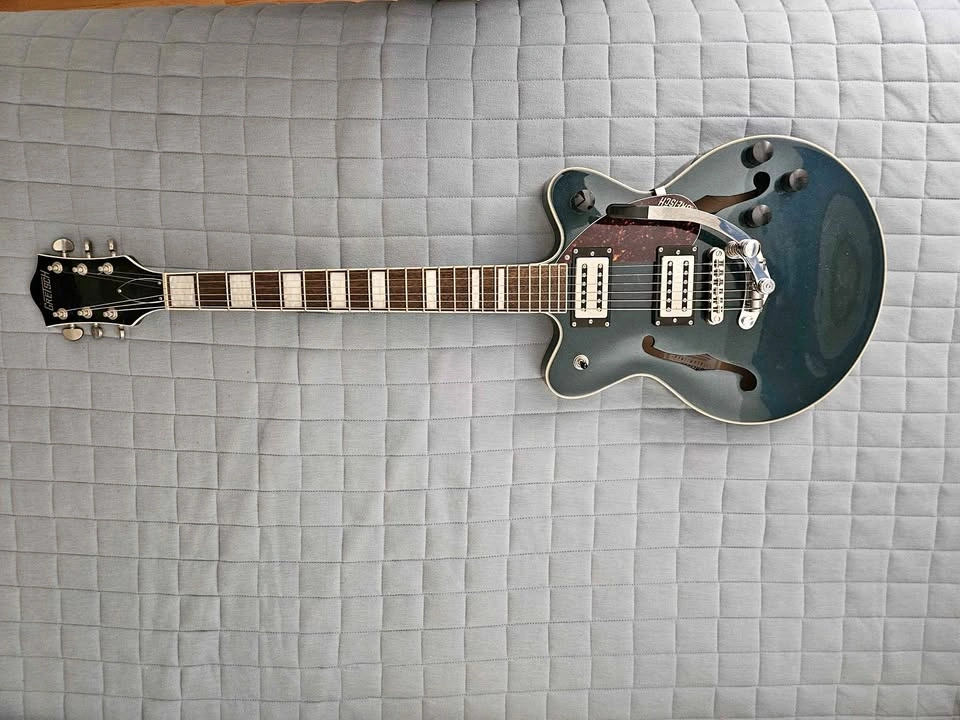 Gretsch G2622T Semi-Hollowbody Guitar Mint
