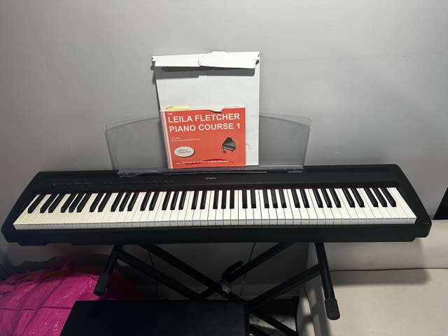 Yamaha P-95 88-Key Digital Piano + Stand - Needs Repair