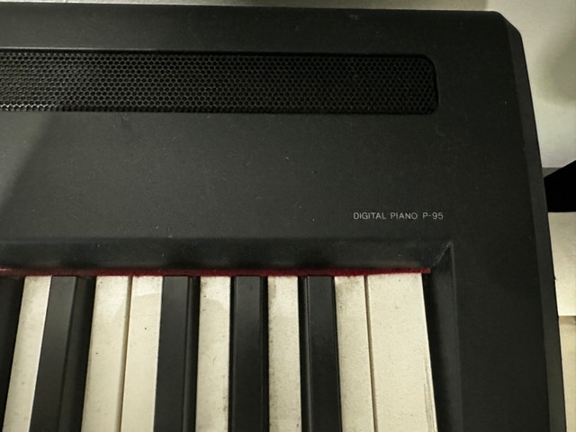 Yamaha P-95 88-Key Digital Piano + Stand - Needs Repair - photo 2