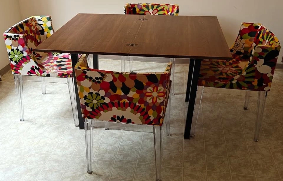Set of 4 Flower Printed Upholstered Chairs + expandable Table