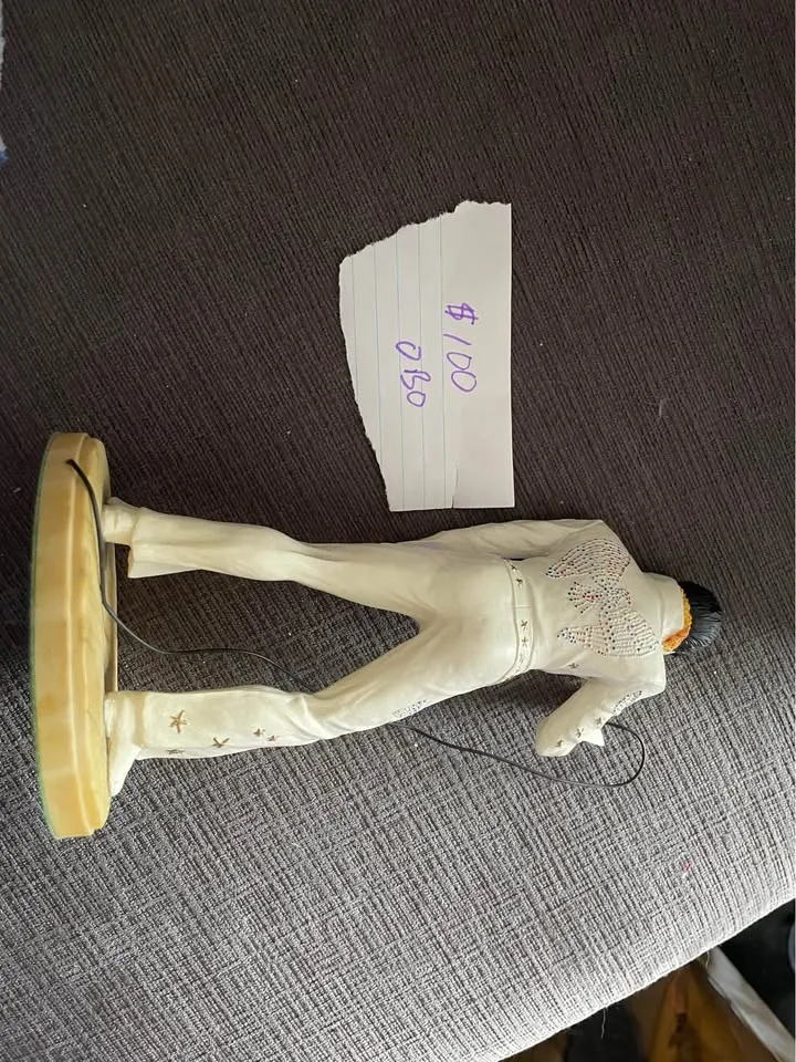 Elvis- 70s limited edition figurine image indicator(2)