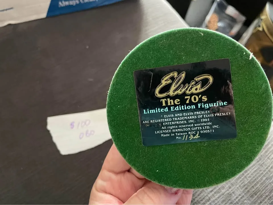 Elvis- 70s limited edition figurine image indicator(3)