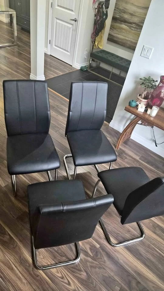 Set of 4 Black Faux Leather Cantilever Dining Chairs