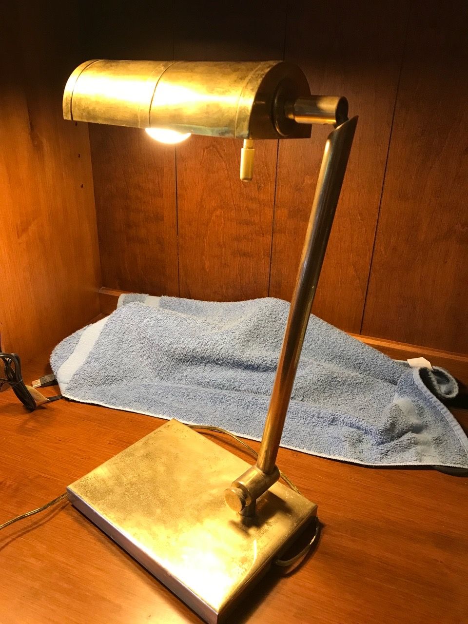 VINTAGE RUSTIC LOOK BRASS TABLE LAMP - photo 3