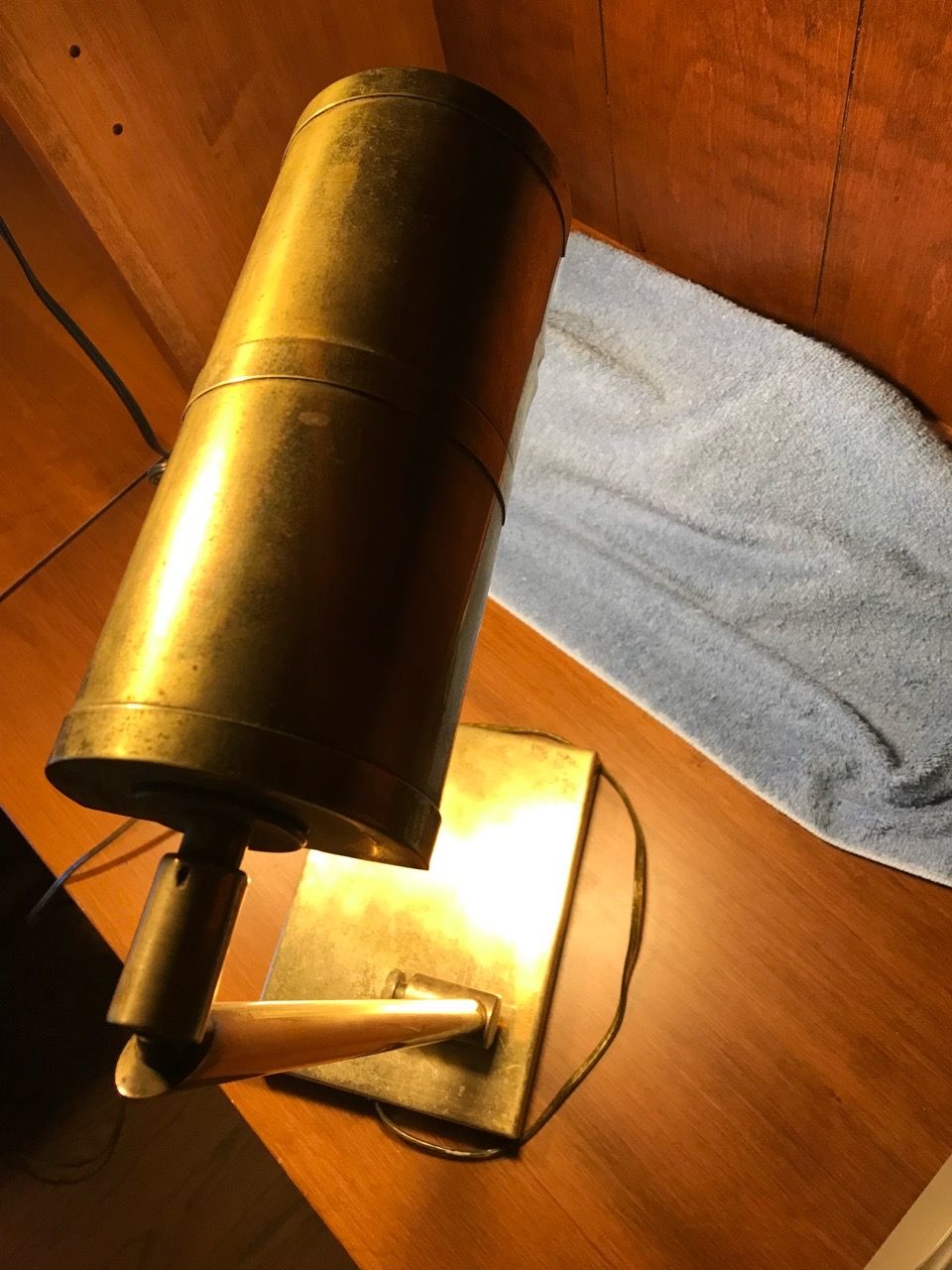 VINTAGE RUSTIC LOOK BRASS TABLE LAMP - photo 5