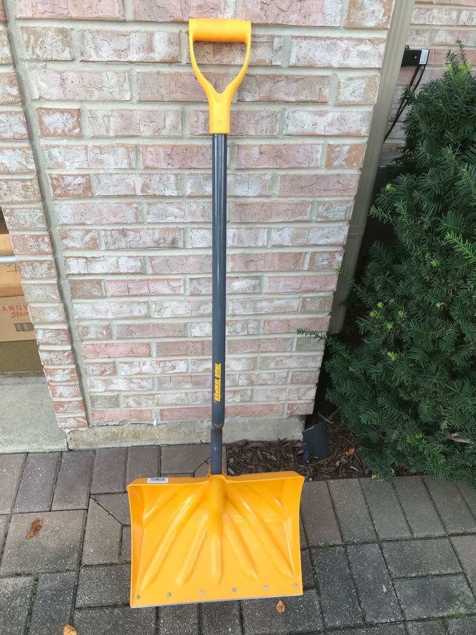 TRUE TEMPER SNOW SHOVEL