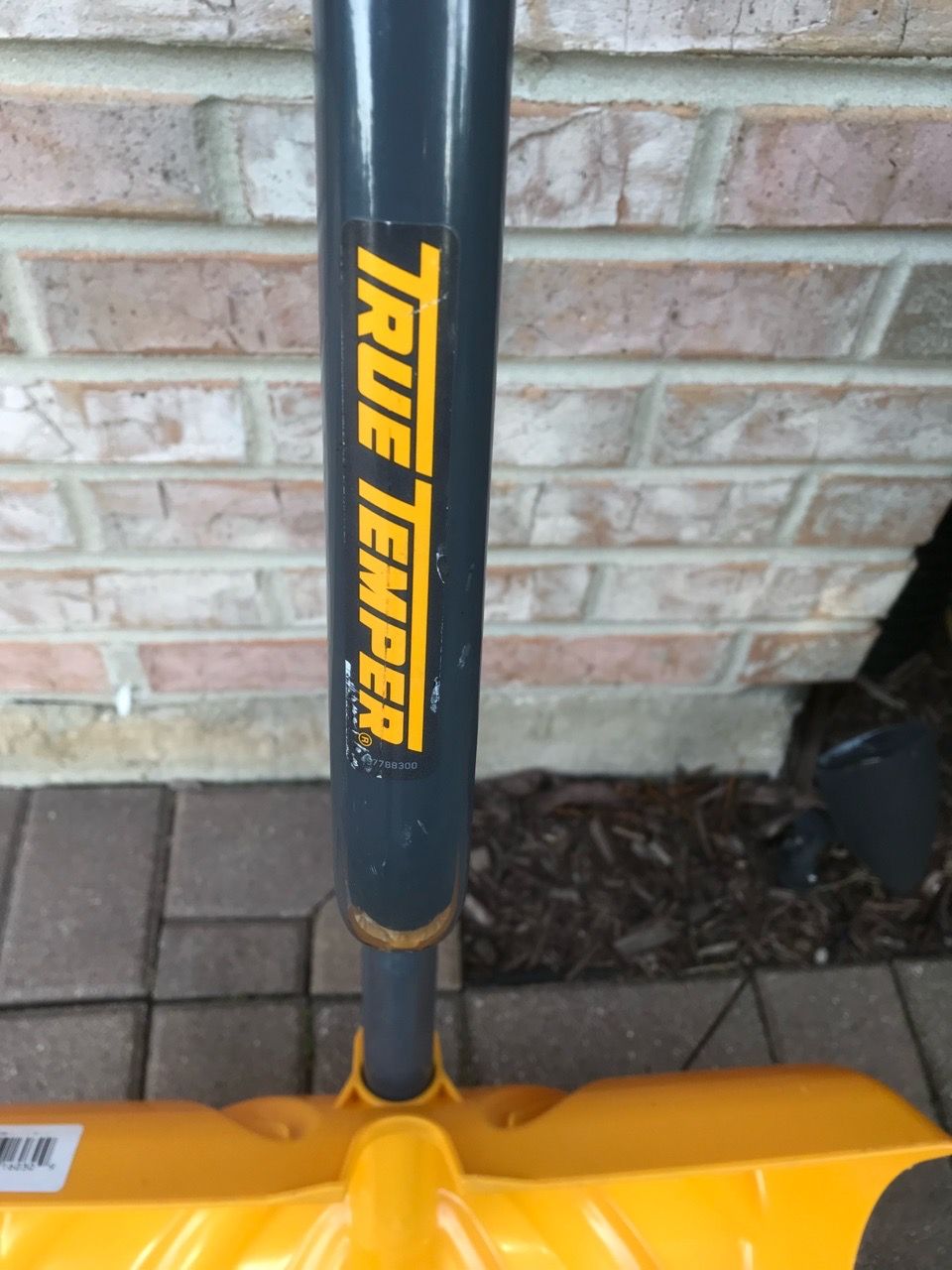 TRUE TEMPER SNOW SHOVEL - photo 2