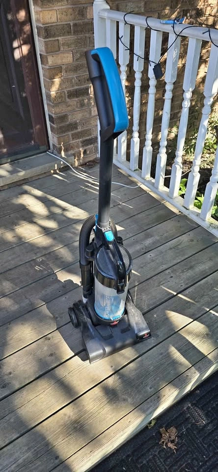 Bissell PowerForce Compact Bagless Upright Vacuum – For Parts /