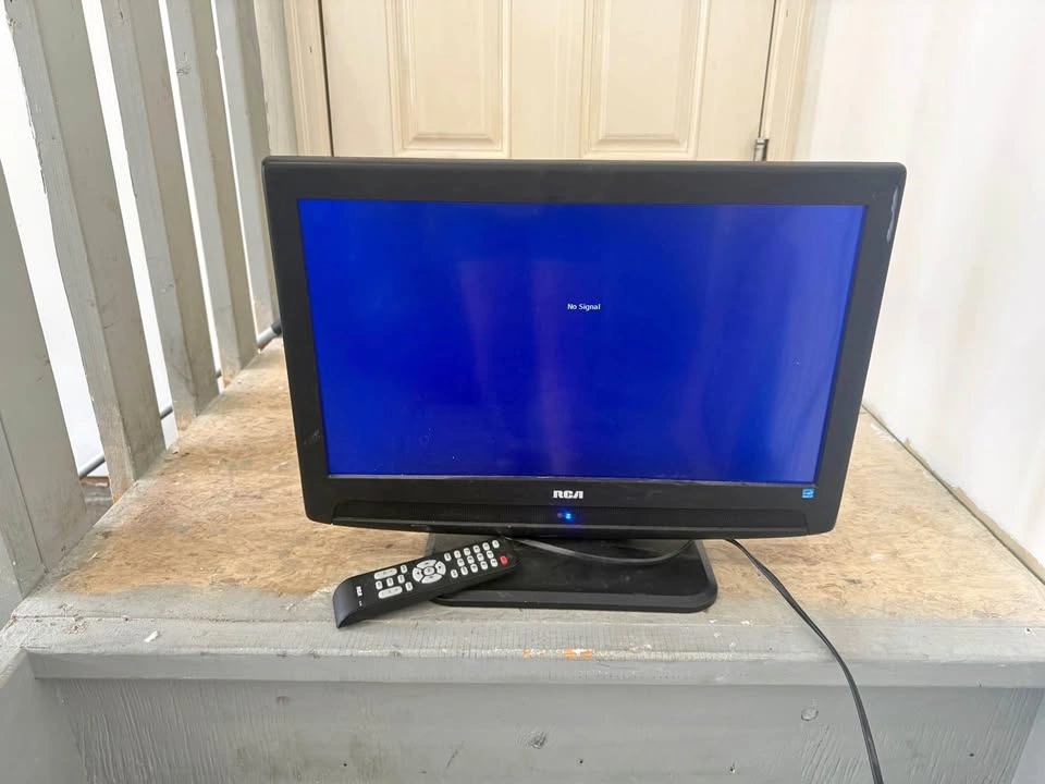 RCA L22HD41 22-inch LCD TV