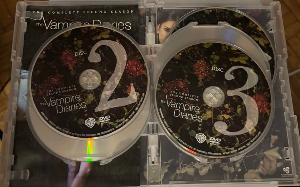The Vampire Diaries - Season 2 DVDs - photo 3
