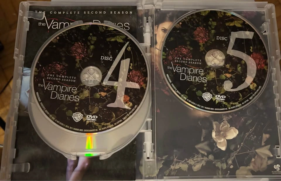 The Vampire Diaries - Season 2 DVDs - photo 4