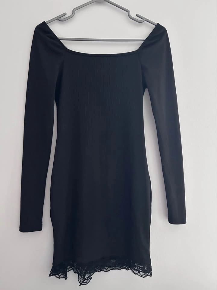 Black lace fitted dress - photo 3