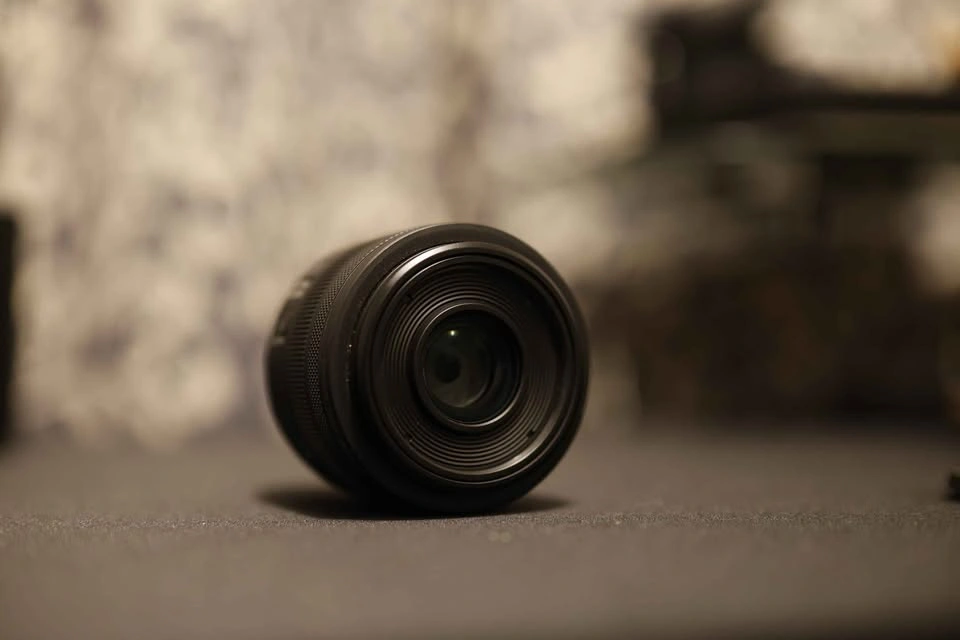 Canon RF 35mm f1.8 Macro with CPL - photo 3