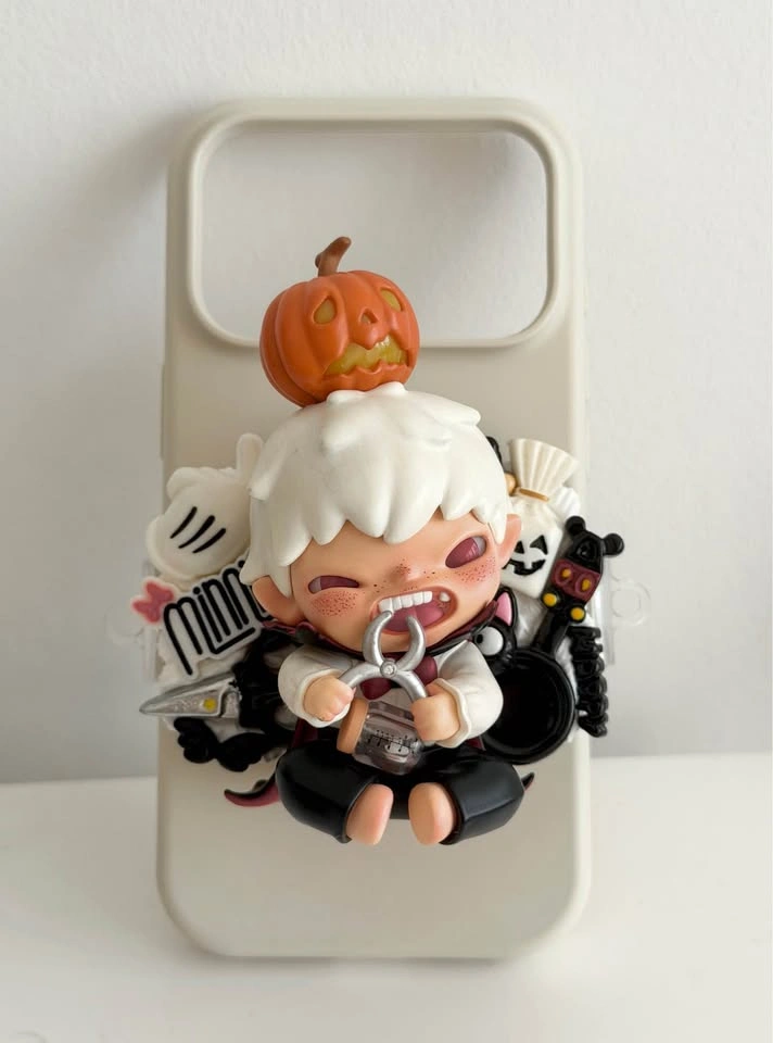 Brand New! Authentic Hiroro Halloween Figure Phone Crossbody - photo 2
