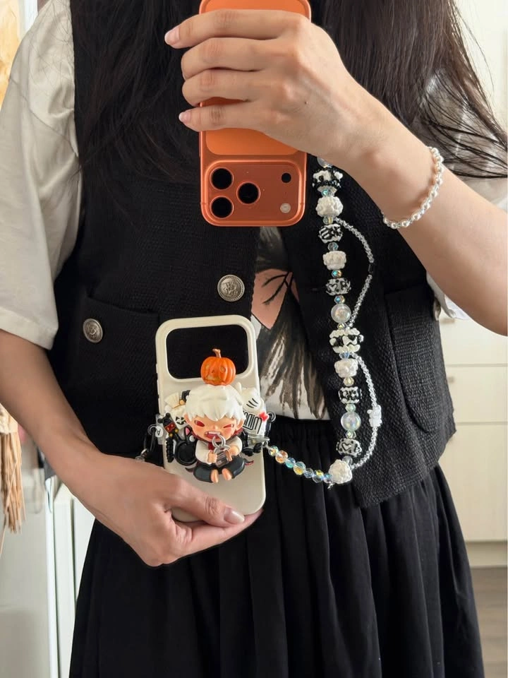 Brand New! Authentic Hiroro Halloween Figure Phone Crossbody - photo 3