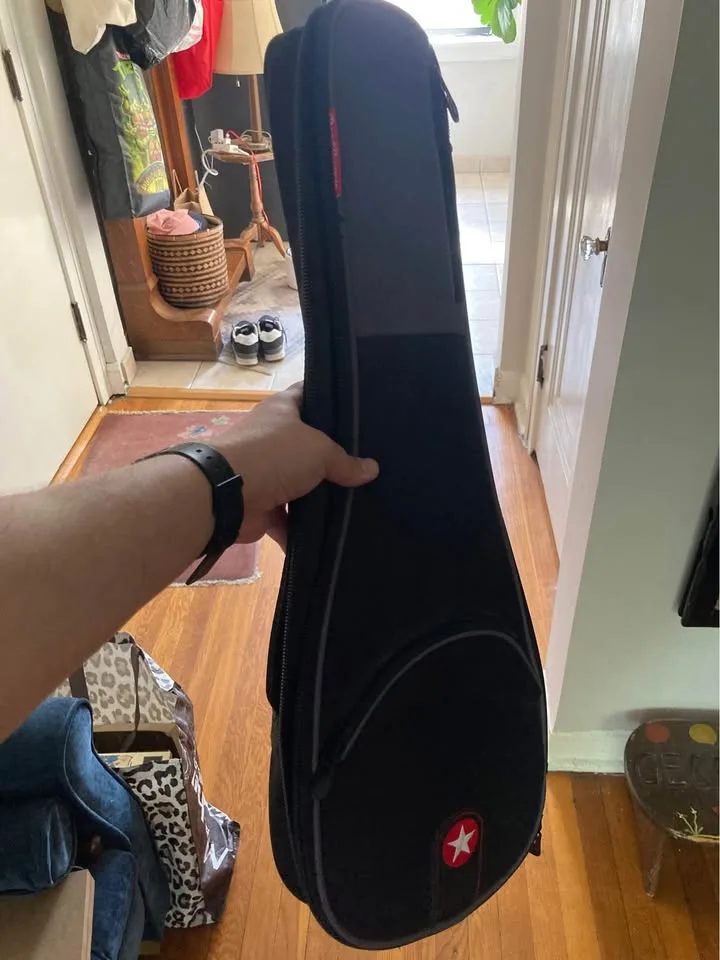 Fender Zuma Ukulele w/ Roadrunner Gig Bag & Strings image indicator(5)