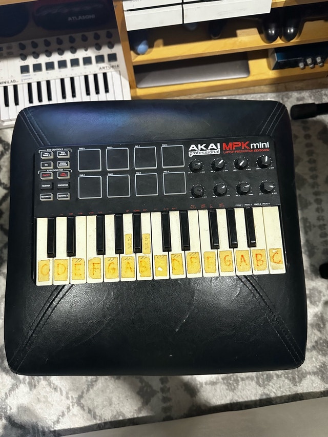 Akai MPK Mini 25-Key MIDI Keyboard & Pad Controller