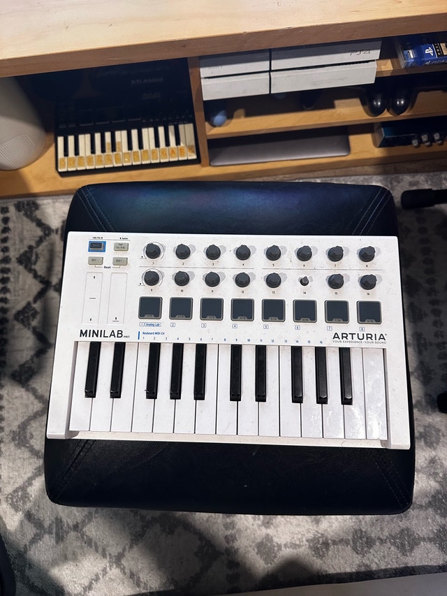 Arturia MiniLab MkII 25-Key USB MIDI Controller
