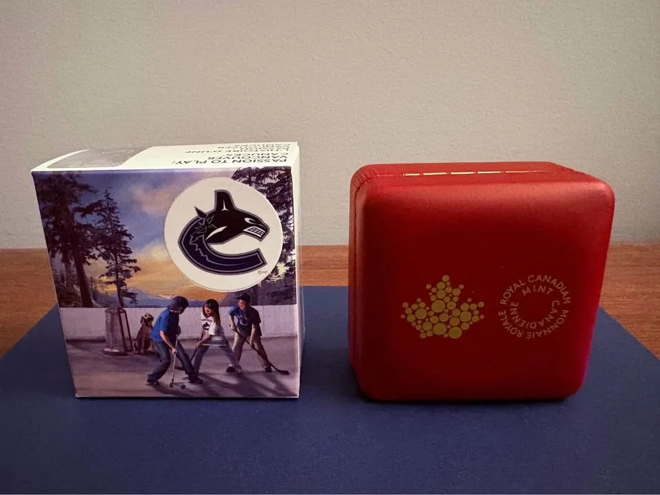 1/2 oz .9999 pure silver Vancouver Canucks coin image indicator(6)