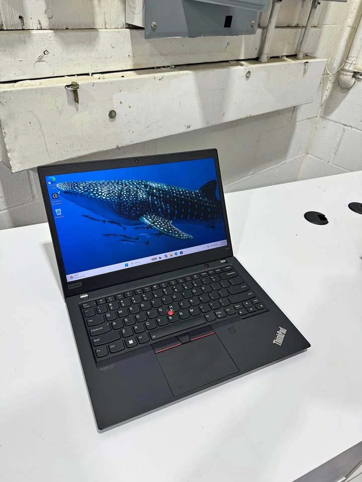 T14 Gen 2 Thinkpad- Intel Core i5 1145G7- 256GB SSD- 16GB RAM