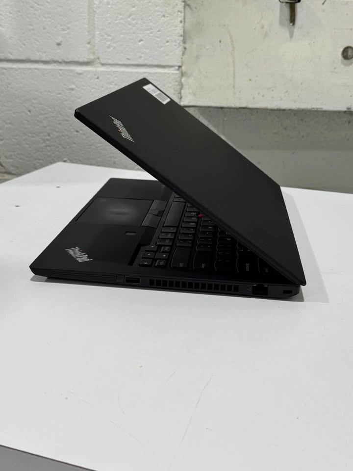 T14 Gen 2 Thinkpad- Intel Core i5 1145G7- 256GB SSD- 16GB RAM - photo 4