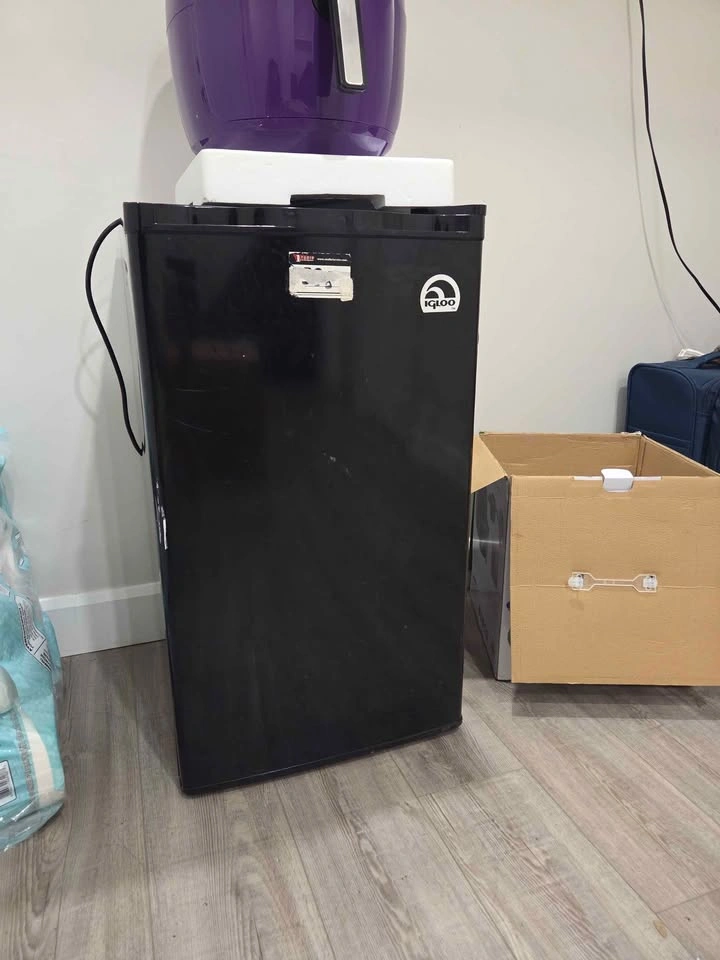 Compact Black Mini Refrigerator & Air Fryer - photo 3