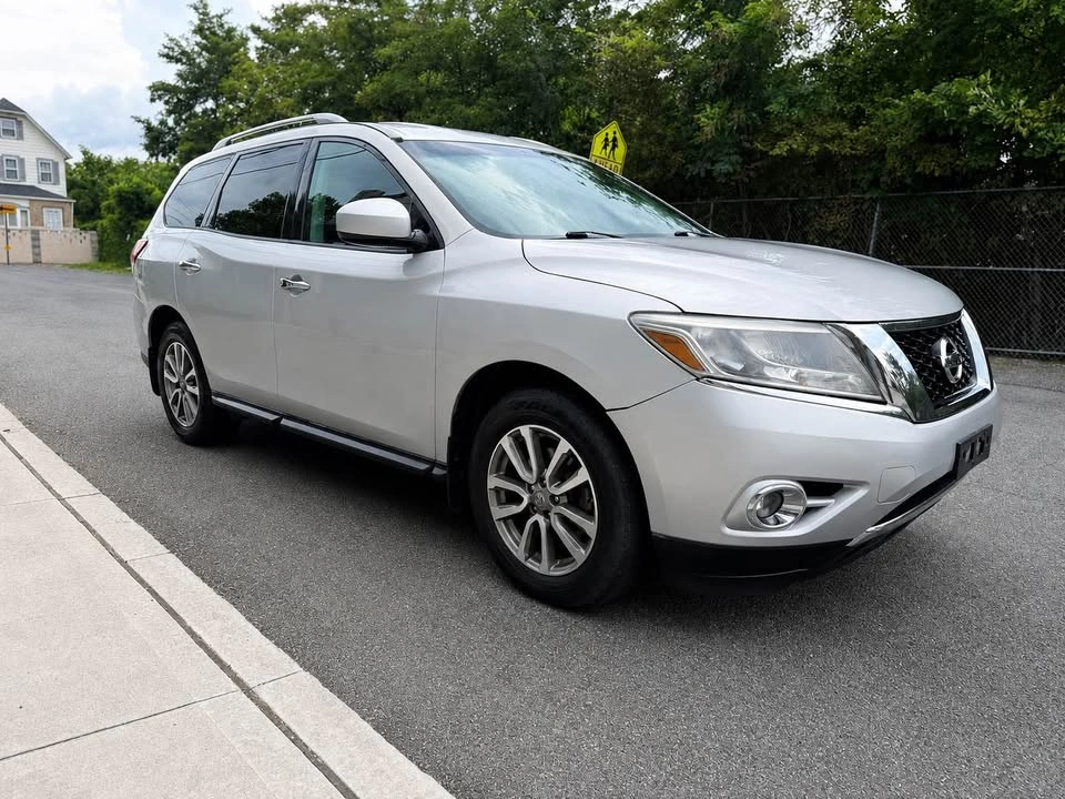 2015 Nissan Pathfinder SV Sport Utility 4D - photo 2