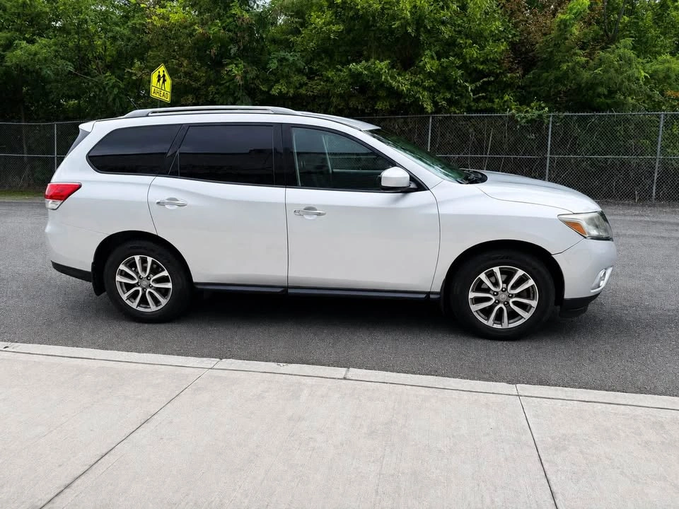 2015 Nissan Pathfinder SV Sport Utility 4D - photo 4