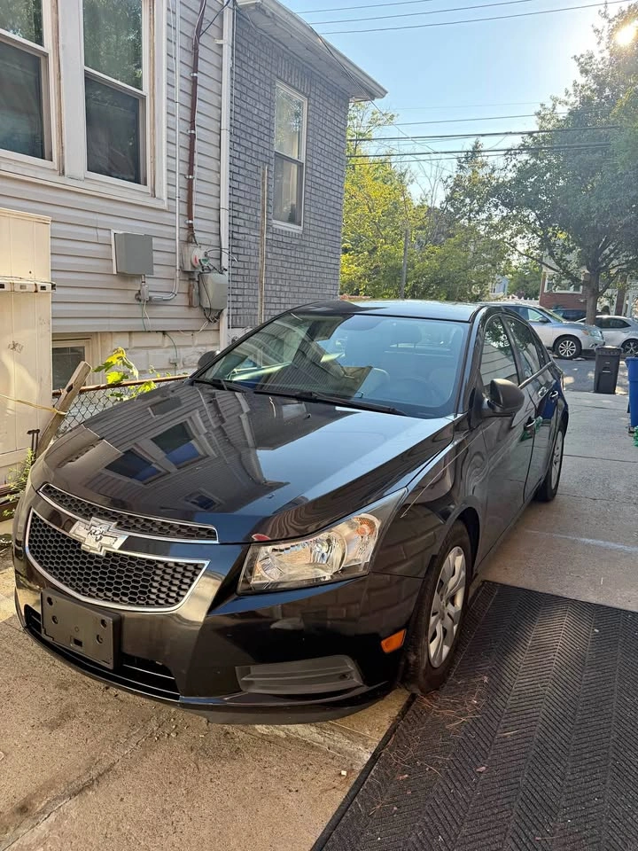 2013 Chevrolet Cruze · LS
