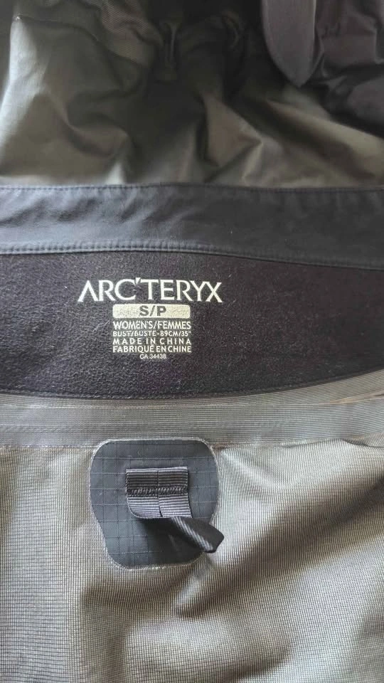 Arc’teryx Beta LT Hybrid Women’s Gore-Tex Jacket – Black – Size - photo 3