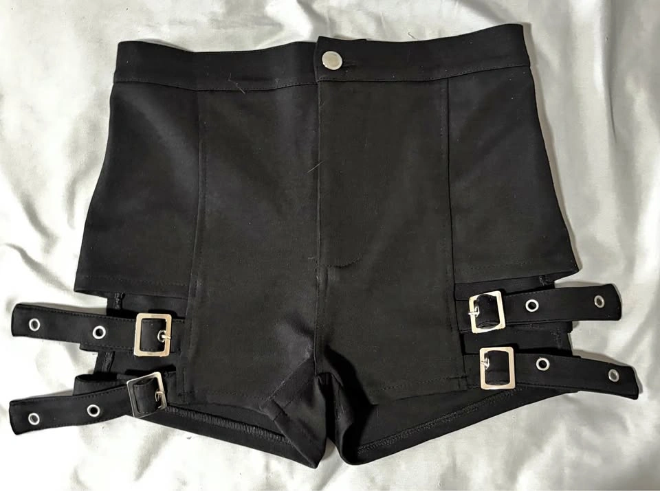 black shorts with side buckles (xs/s)