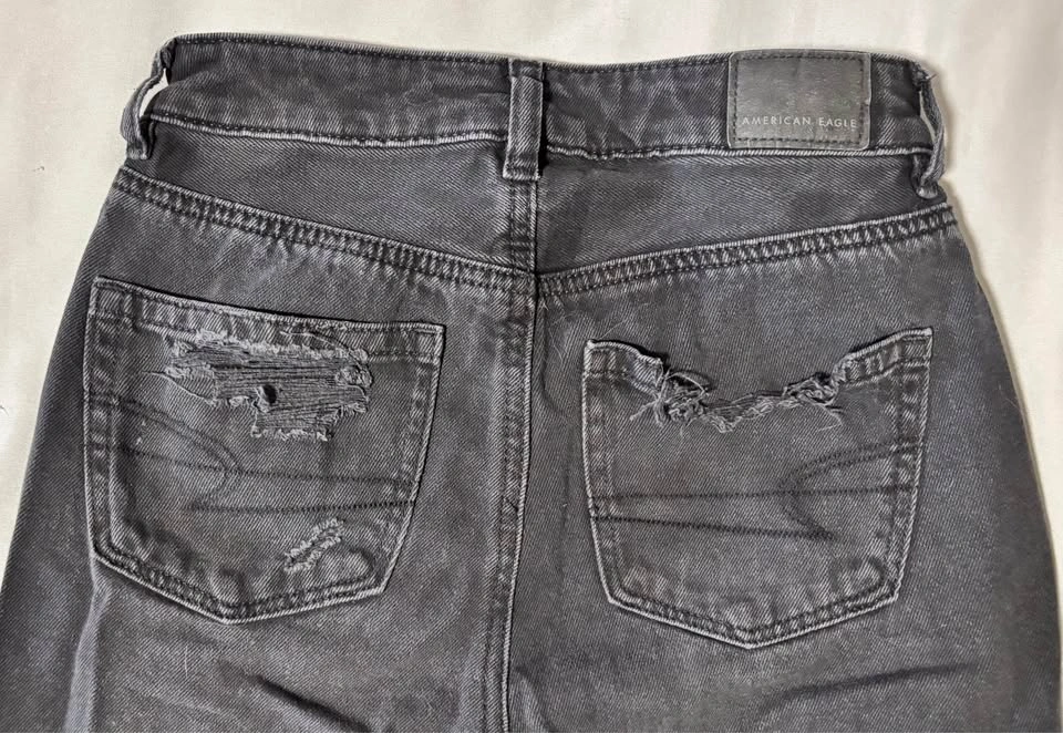 american eagle ripped mom jeans (US 00) - photo 3