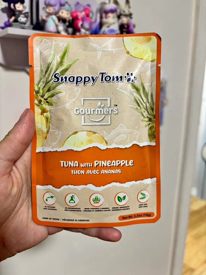 snappy tom’s tuna with pineapple cat food topper