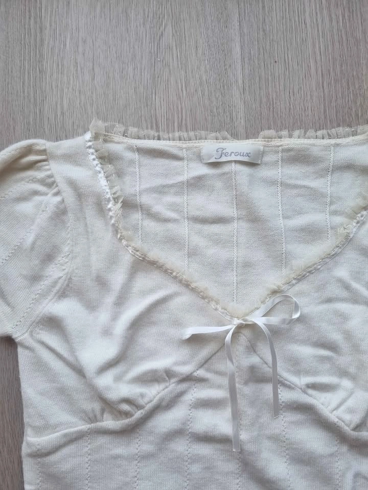 Japanese brand white top with ruffle and ribbon details - photo 2