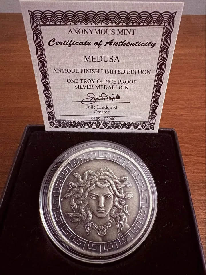 1 oz .999 fine/pure silver “Medusa” round image indicator(4)