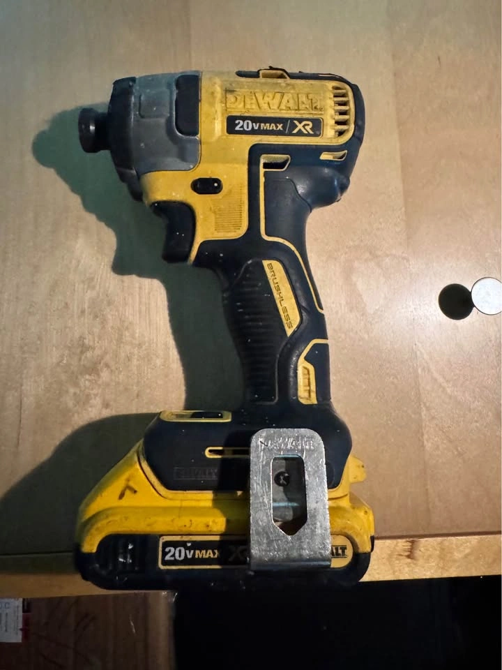 DeWalt 20V Cordless Brushless Drill & Impact Driver Combo Kit - photo 2