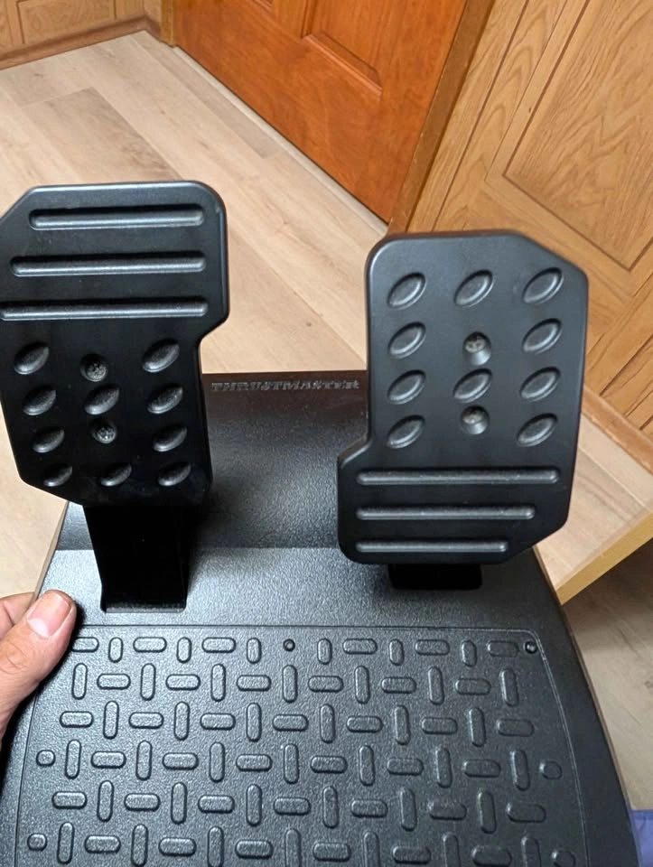 Thrustmaster Ferrari 458 Spider Pedals - photo 2
