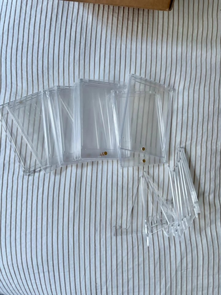 10 Pack - Magnetic Card Holders with stands - photo 3