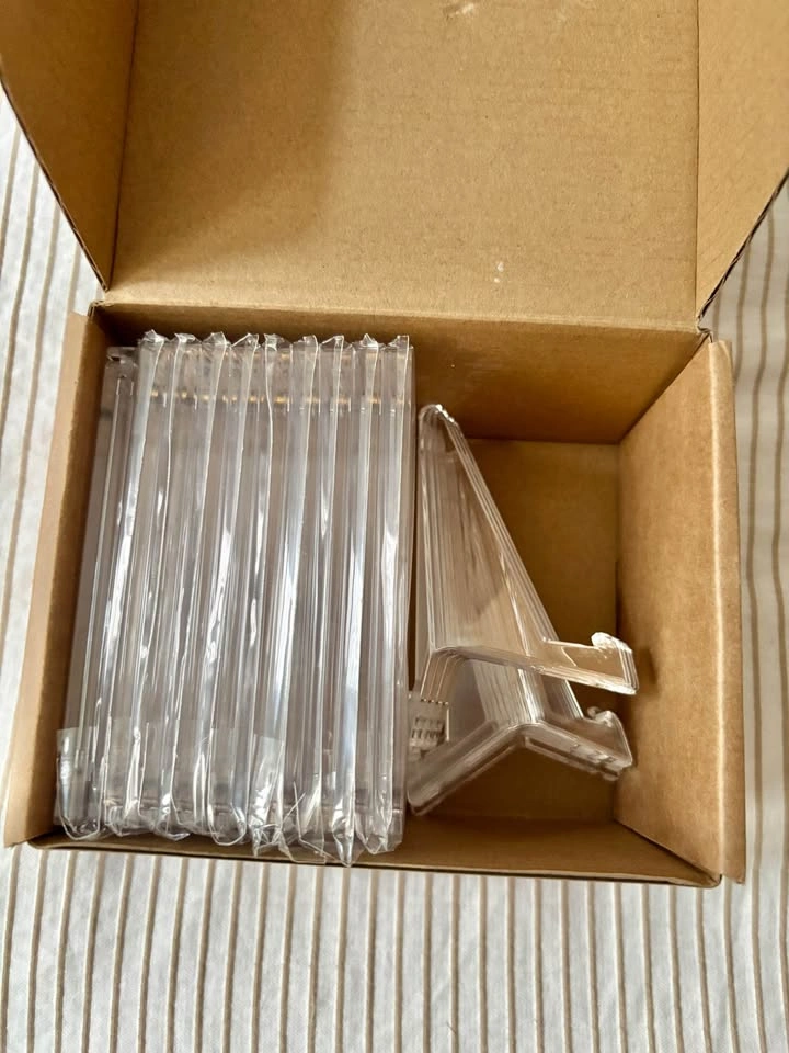 10 Pack - Magnetic Card Holders with stands - photo 5